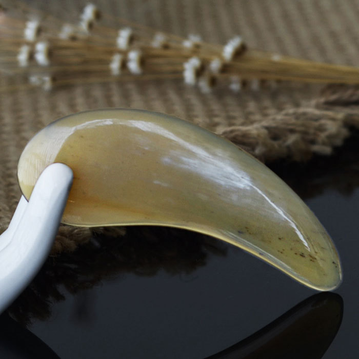 Horn comma beauty scraping board