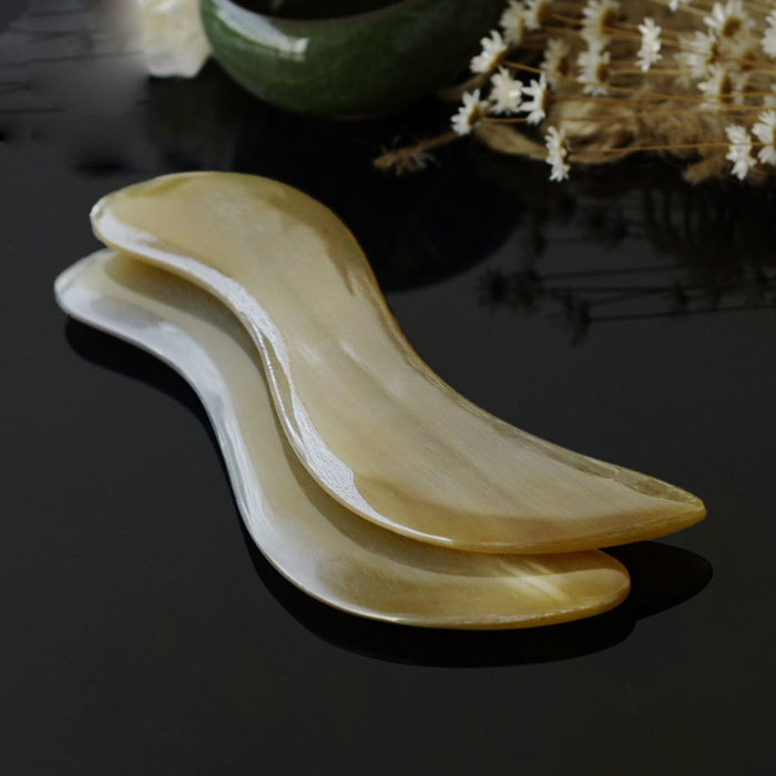 S-shaped horn beauty scraping board A