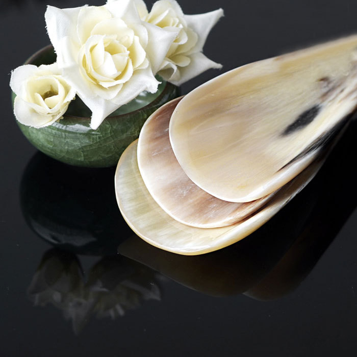 Natural yellow horn scraping board with bright texture