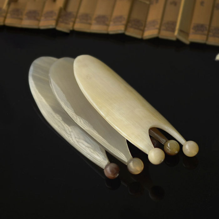 Multifunctional horn eye point massager