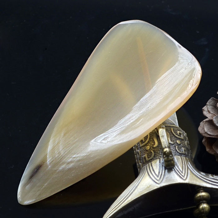 Natural yellow horn scraping board with bright texture