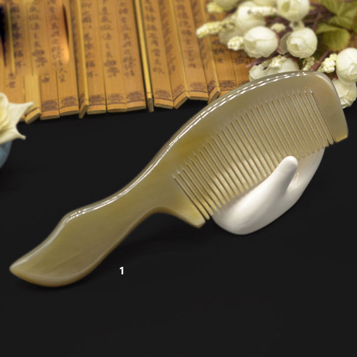 Thick handle hair comb