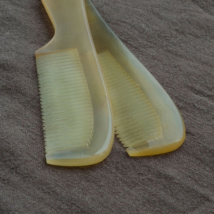 Bloodshot sheep horn pointed tail comb