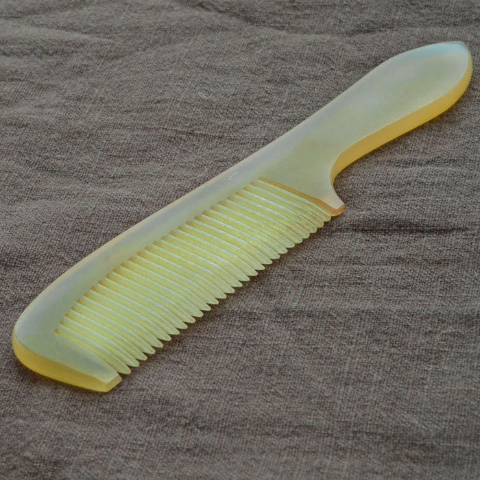 Bloodshot sheep horn pointed tail comb