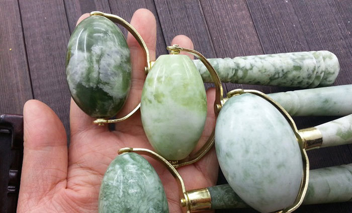 Natural jade beauty massage roller No.337