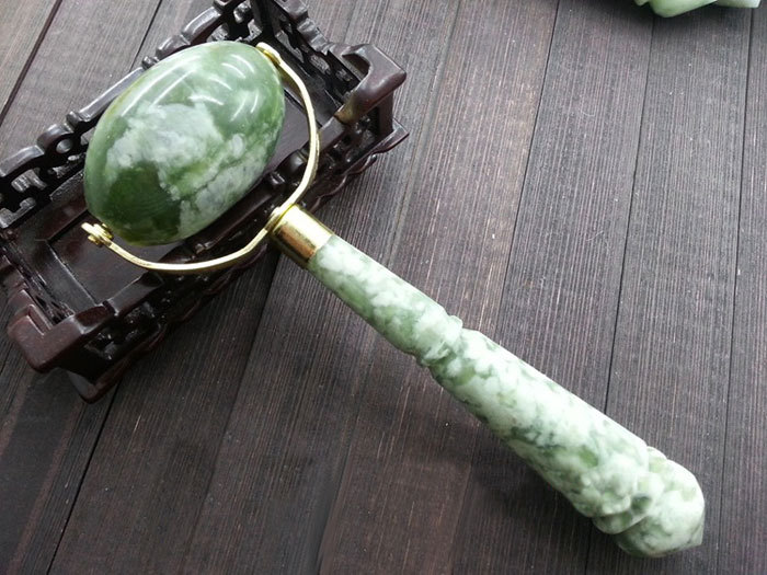 Natural jade beauty massage roller No.337