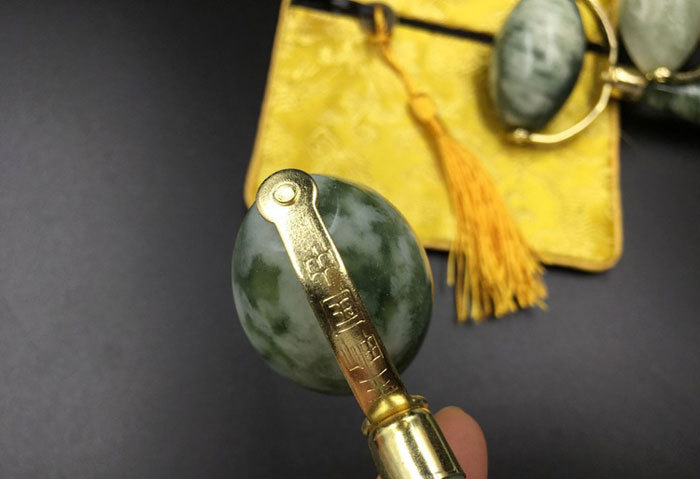Natural jade beauty massage roller No.334