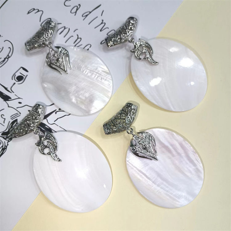 coppering shell sweater chain pendant
