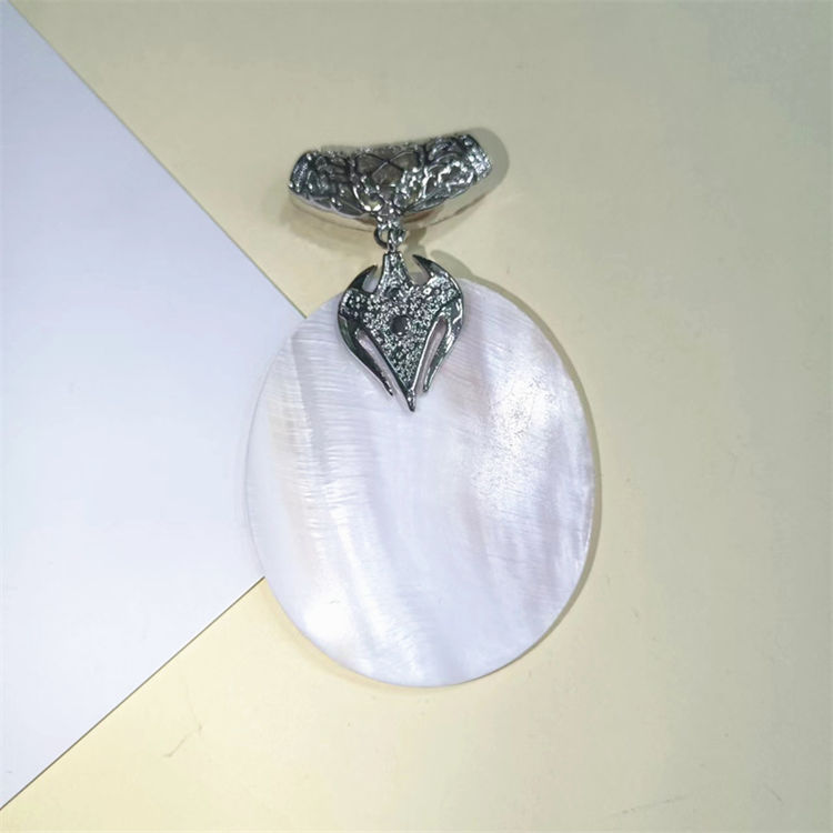 coppering shell sweater chain pendant