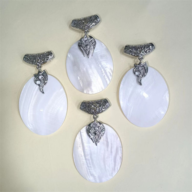 coppering shell sweater chain pendant