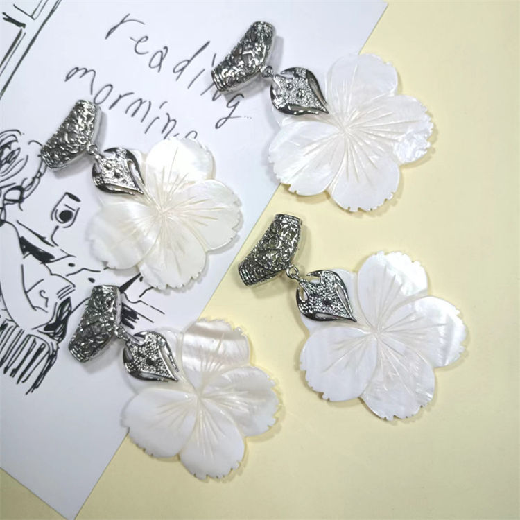 coppering shell sweater chain pendant
