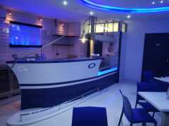Corian Solid Surface White and Blue Boat Bar Counter for Restaurant Bars