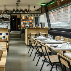 Corian Quartz Stone Dining Table Indoor Furniture for Hotel Bar Coffee Shop