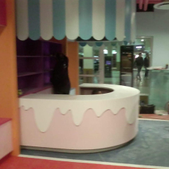 Lovely Design Round Corian Ice Cream Bar Counter Pink Service Table