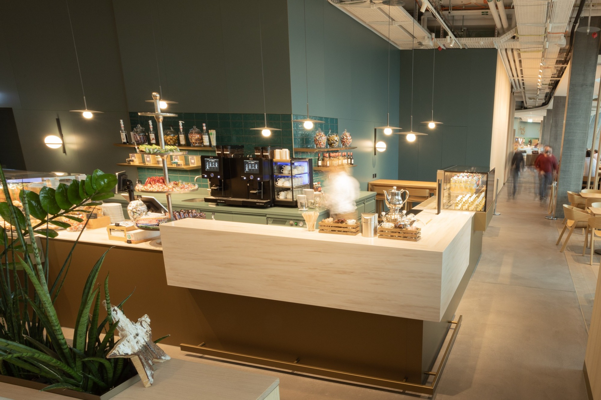 Restaurant Hotel and Bar Worksurfaces-Why Choose Solid Surface Material