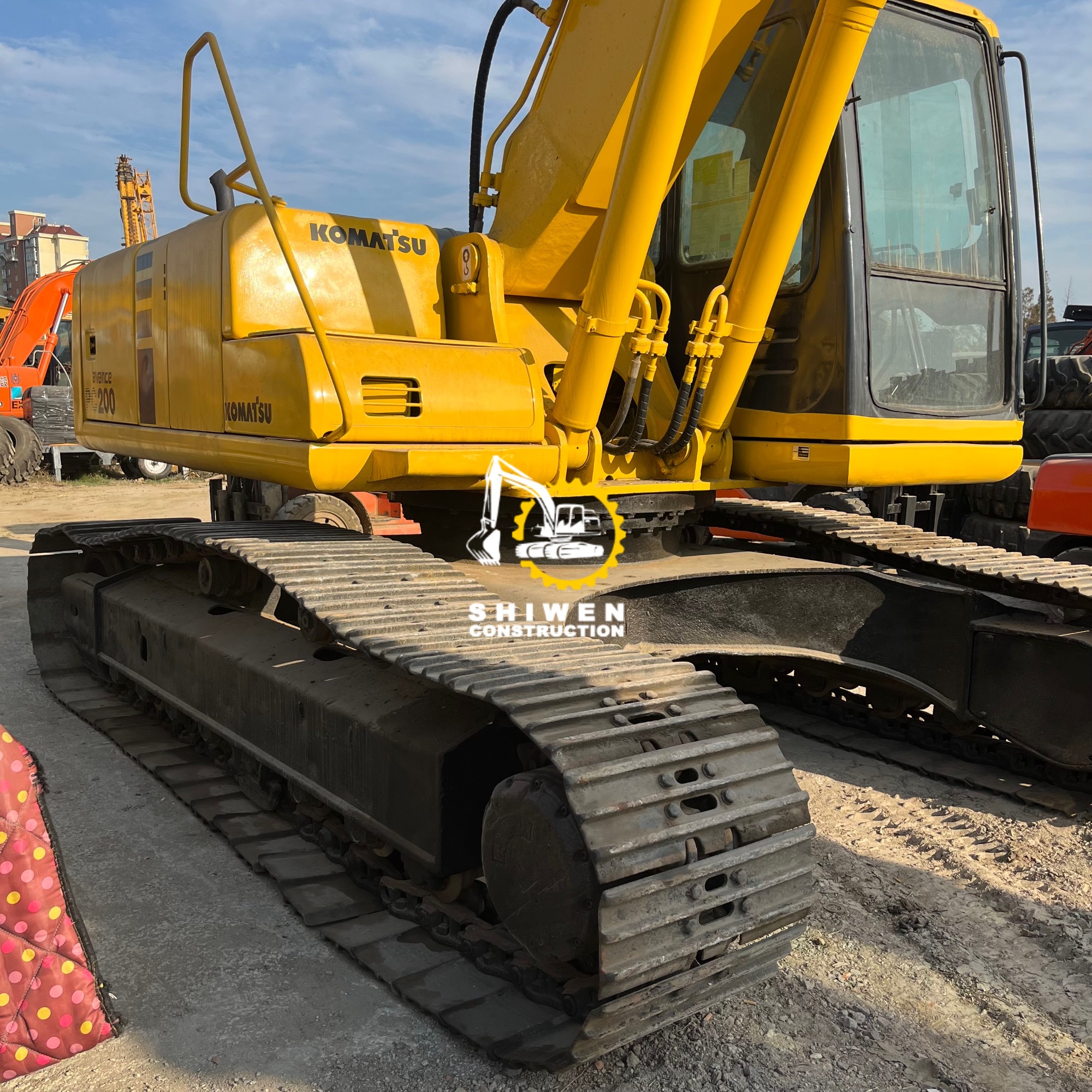 Used KOMATSU PC200-6 Excavator