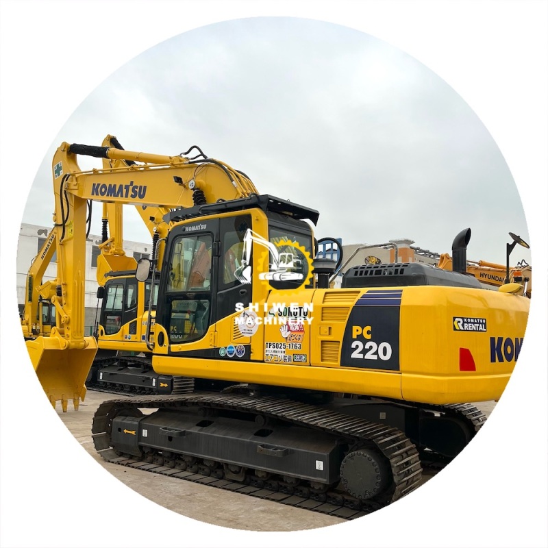 KOMATSU PC220-8 Excavator