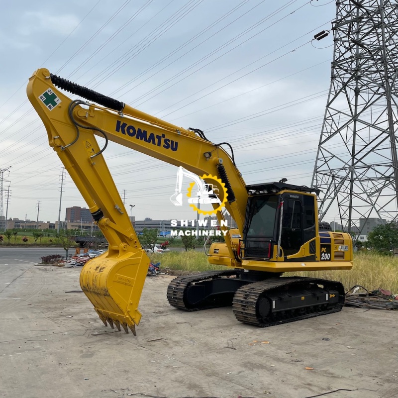 KOMATSU PC200-8 Excavator