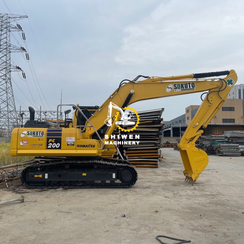 KOMATSU PC200-8 Excavator