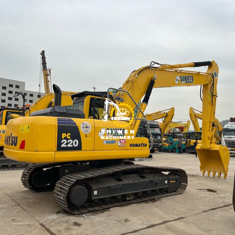 KOMATSU PC220-8 Excavator