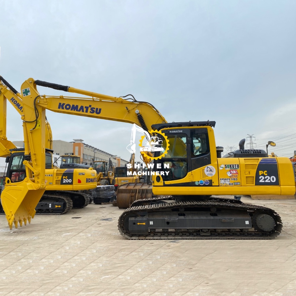 KOMATSU PC220-8 Excavator