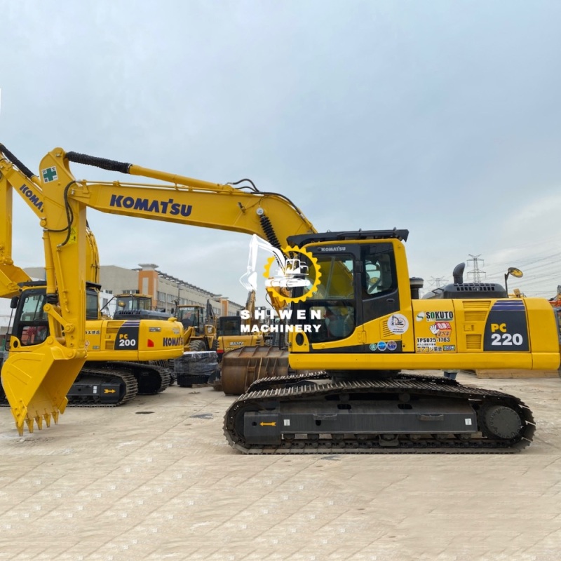 KOMATSU PC220-8 Excavator