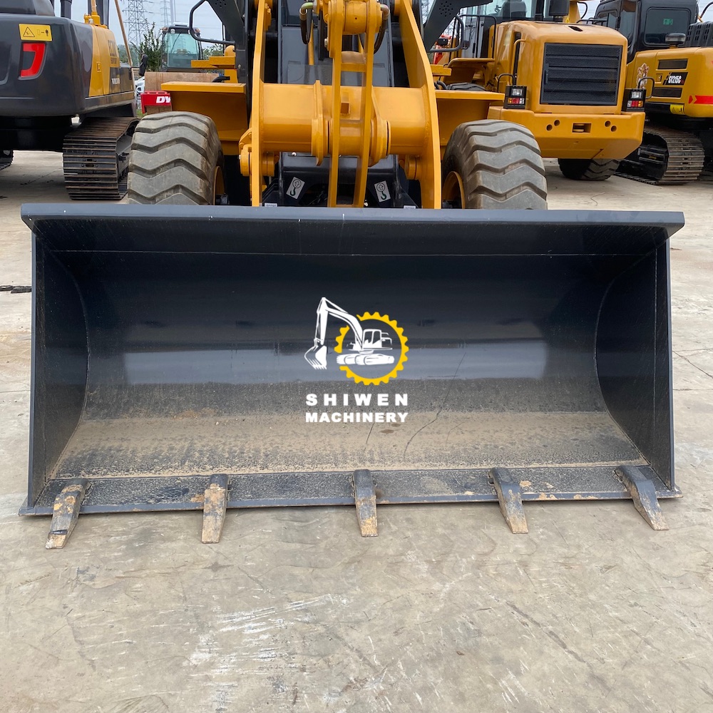 LiuGong CLG835 Loader