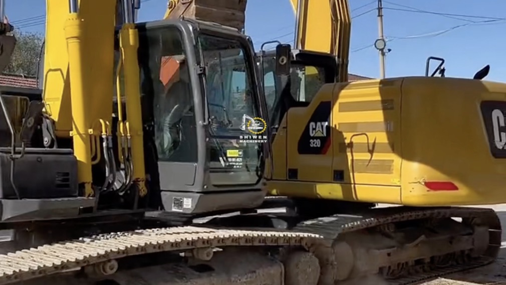 Machine Comparison | CAT 320 advanced vs Sumitomo SH220 excavator