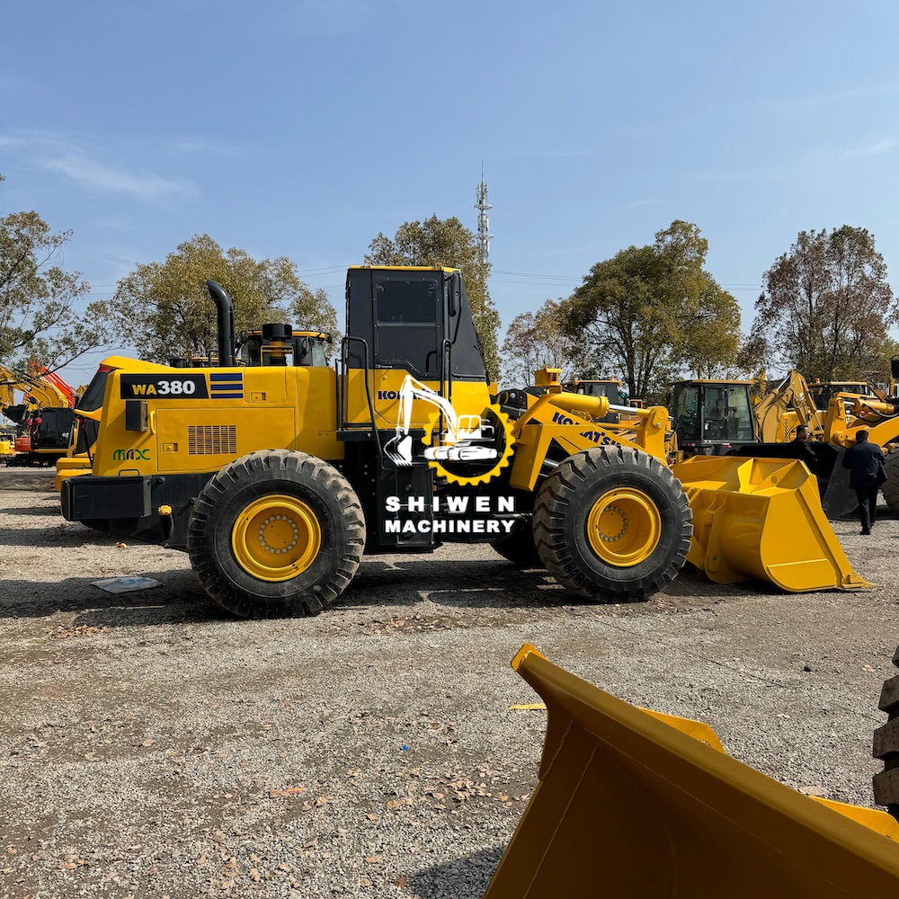 Komatsu WA380 Loader