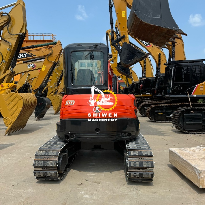 Kubota KX165 Excavator with rubber pads