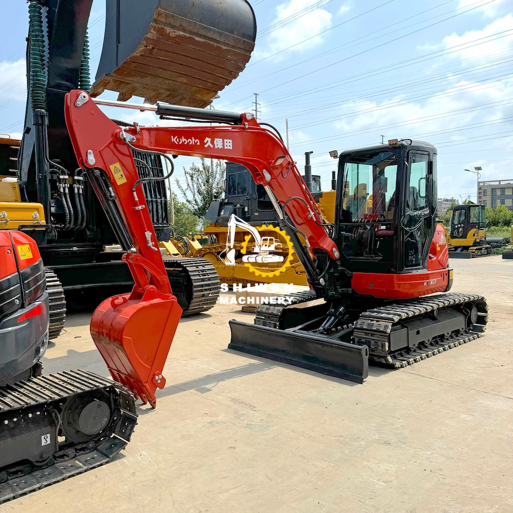 Kubota KX165 Excavator with rubber pads