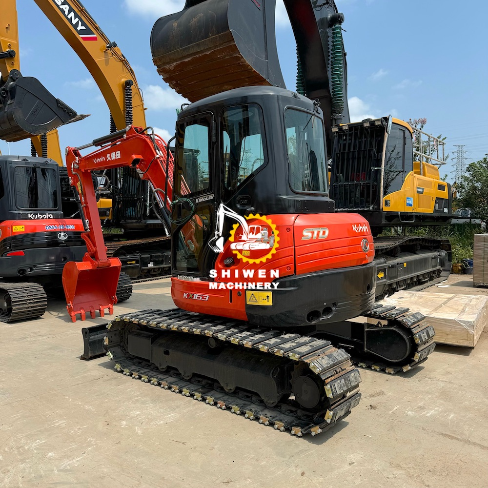 Kubota KX165 Excavator with rubber pads