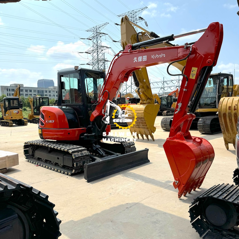 Kubota KX165 Excavator with rubber pads
