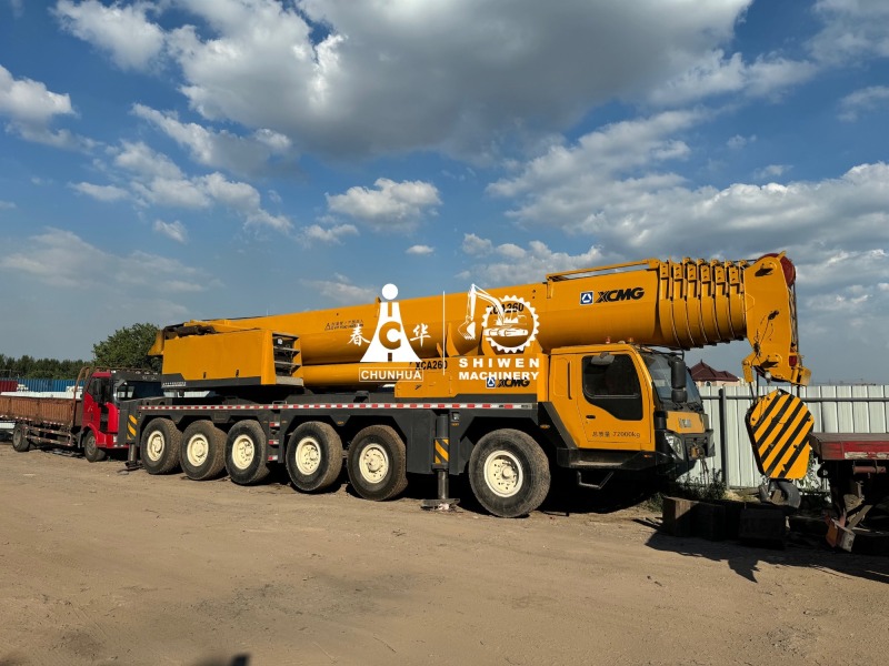 XCMG XCA260 truck crane