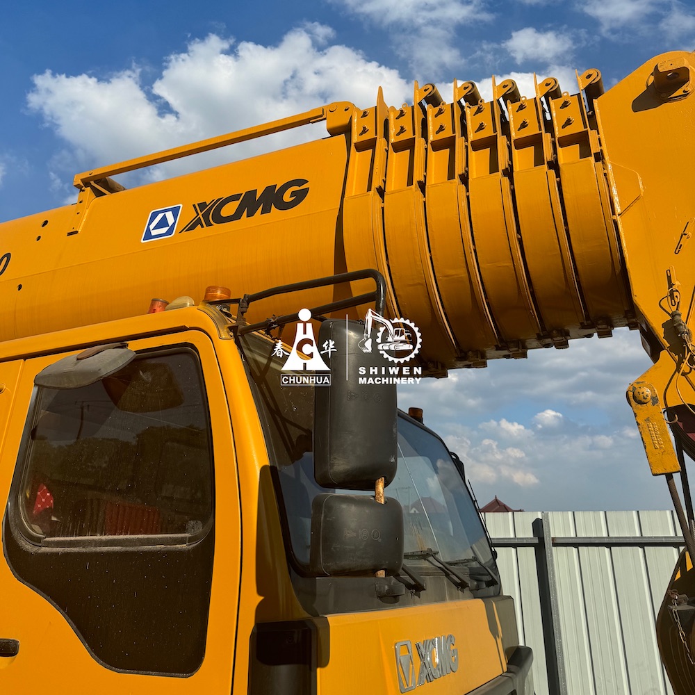 XCMG XCA200 truck crane