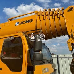 XCMG XCA200 truck crane