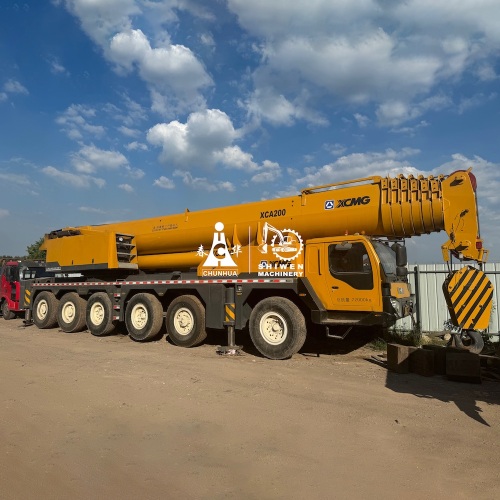 XCMG XCA200 truck crane