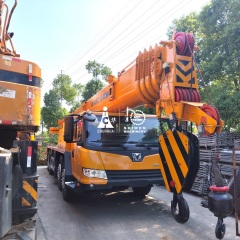 XCMG QY70KC truck crane