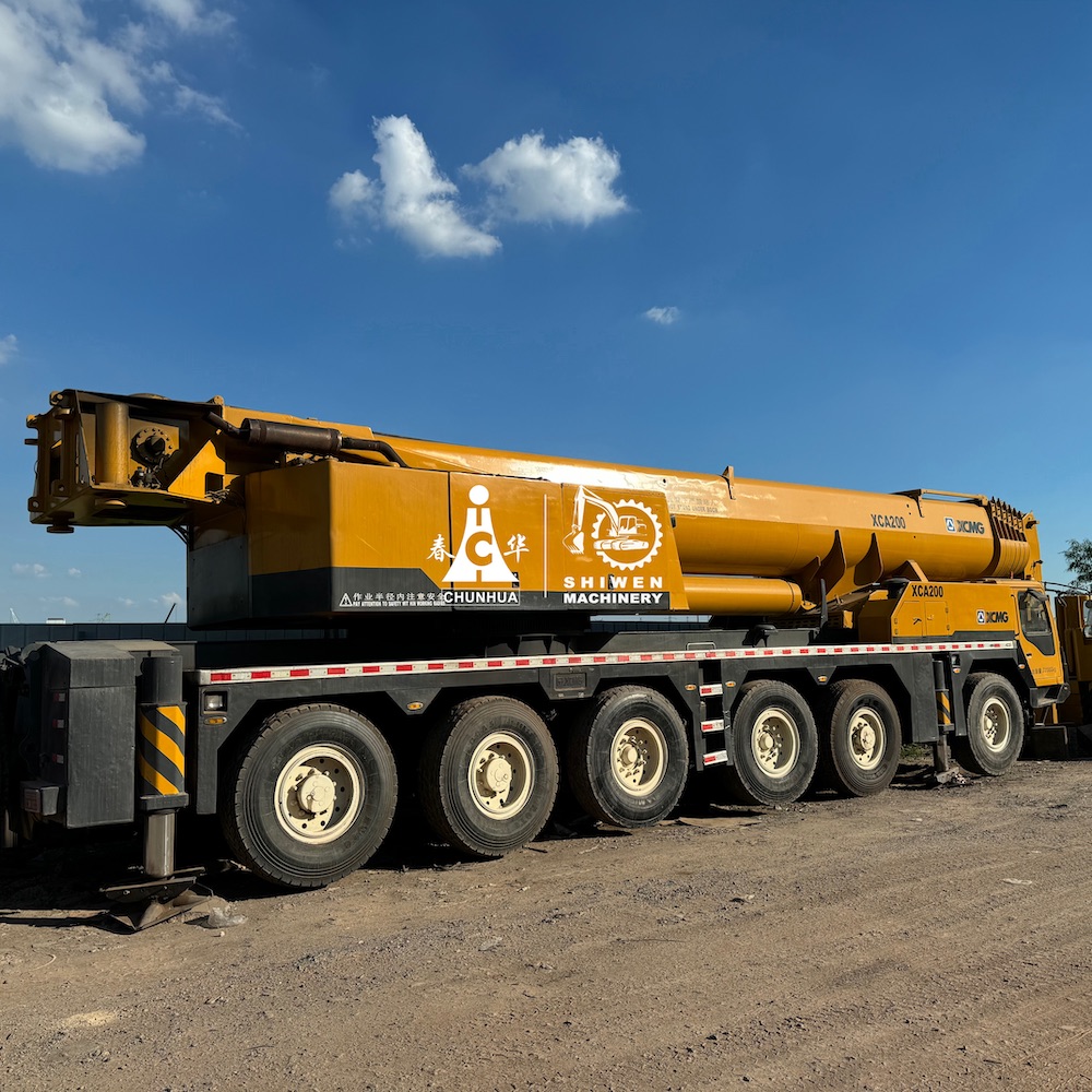 XCMG XCA200 truck crane