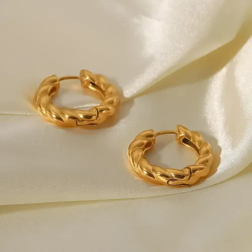 JDET32 hoop twist huggic earrings