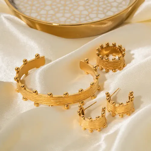 ZTRT117 18K Gold Plated C Shaped Earrings Stainless Steel Wood Grain Pleated Design Wholesale