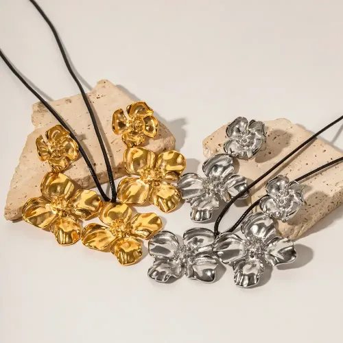 ZTRT171 18K Gold Electroplated Floral Pendant Stainless Steel Necklace for Women