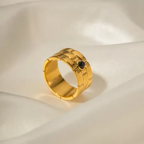 ZTRT318 Luxury 18K Gold Hypoallergenic Ring with Black Onyx, Textured Strap Design Jewelry Wholesale
