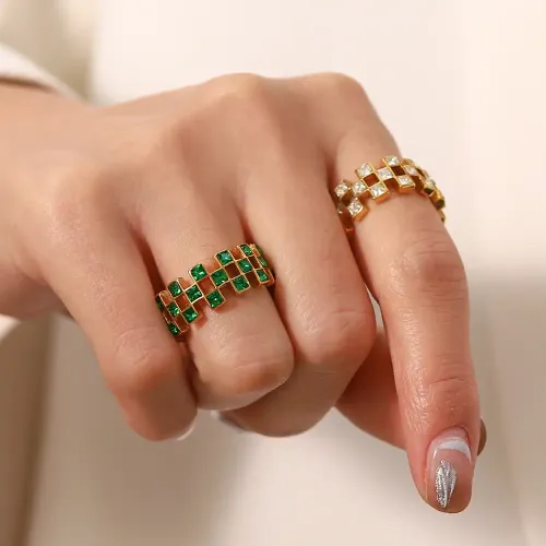 ZTRT255 Elegant 18K Gold Plated Stainless Steel Ring Adorned with White Zircon