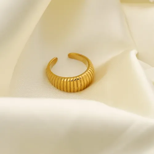 ZTRT196 Chic Gold Plated Tire Pattern Band Ring for Women, Durable Stainless Steel
