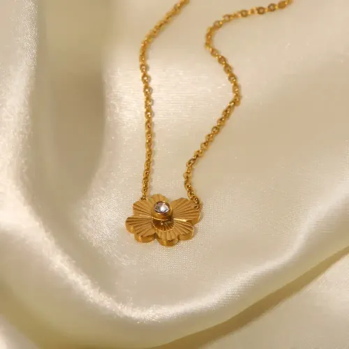 ZTNT317 Women's 18K Gold Plated Plum Blossom Pendant Necklace Elegant Floral Jewelry