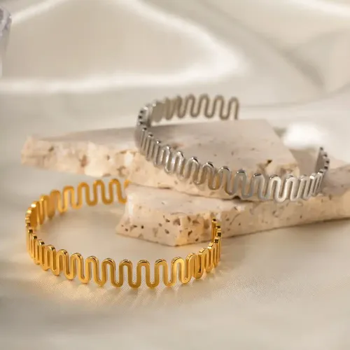 ZTBT202 Elegant 18K Gold Stainless Steel Wavy Open Cuff Bracelet Wholesale