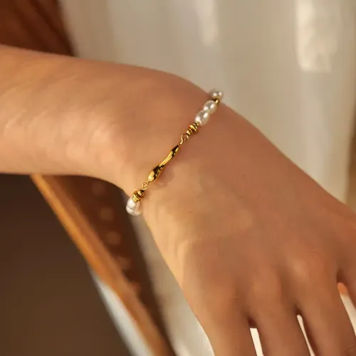 ZTBT3 Luxury 18K Gold-Plated Stainless Steel Pearl Water Drop Bracelet for Women