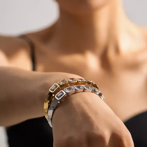 ZTBT73 Elegant 18K Gold Zircon Bracelet for Women Chic Luxury Fashion Accessory