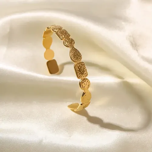 ZTBT239 18K Gold Plated Irregular Volcano Pattern Bracelet for Women Stainless Steel Elegance